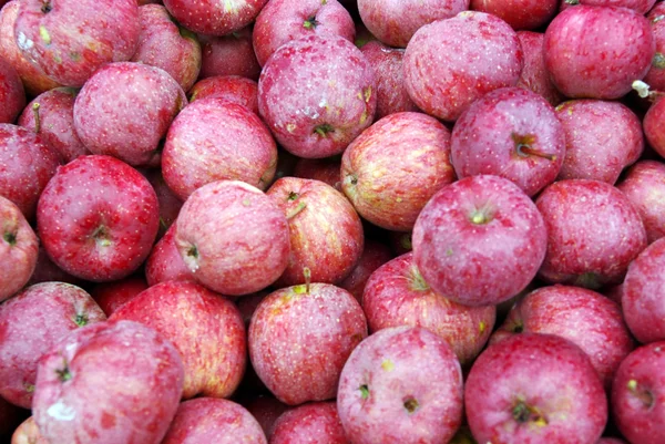 Текстура красных яблок — стоковое фото