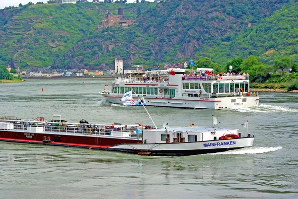 Schiffe auf dem Rhein — Stockfoto