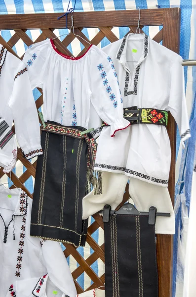 Rumunská tradiční oblečení — Stock fotografie