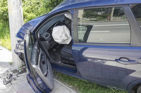 Wrecked car — Stock Photo, Image