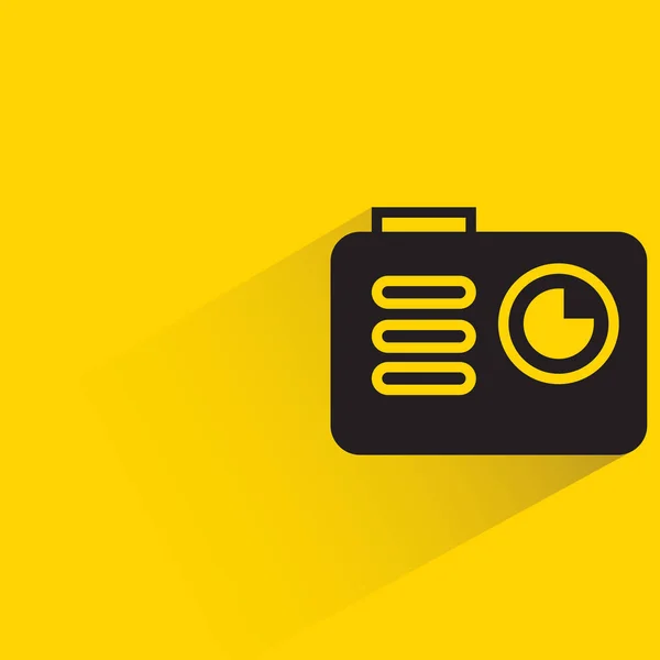 Camera Met Slagschaduw Gele Achtergrond — Stockvector