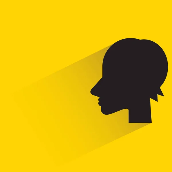 黄色の背景にドロップシャドウを持つ女性の顔 — ストックベクタ