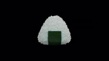 3D Rending Onigiri Rice Ball Rotasyonu 360 Derece 3D Görüntü Şeffaflık Alfa Arkaplanı. Onigiri Japonya 'dan popüler bir yerel yemektir..