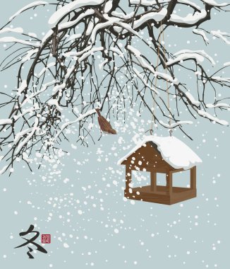Çin ya da Japon suluboya tarzında kış afişi, karla kaplı ağaç dalları, besleyici ve serçe gri gökyüzüne karşı. Kış olarak tercüme edilen Çince karakterli vektör illüstrasyonu