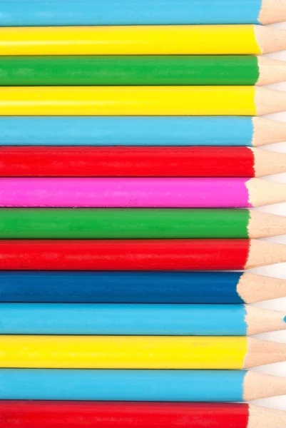 Crayons de couleur isolés sur fond blanc gros plan — Photo