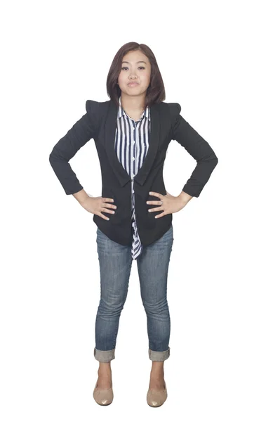 Уверенная азиатская деловая женщина, портрет крупным планом на белом фоне — стоковое фото