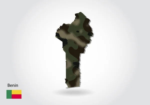 ベニンマップにカモフラージュパターン 緑のテクスチャをマップします 戦争のための軍事概念 腕のコート旗 — ストックベクタ