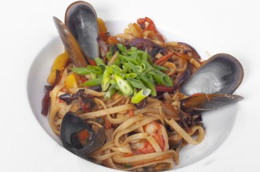 Udon deniz ürünleri ile