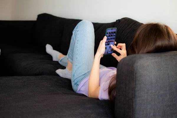 Everyday Routine Young Woman Using Her Phone Sofa Morning — Stock Photo, Image