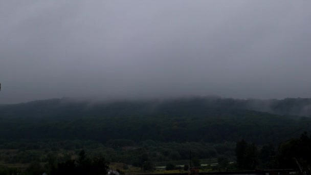 Tidsförskjutning Den Molniga Himlen Ovanför Fältet Otäck Dag — Stockvideo