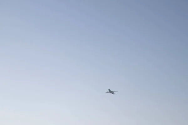 Avion Vole Dans Ciel Bleu Avion Décolle — Photo