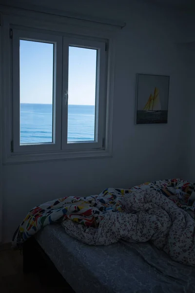 Krásný Výhled Okna Moře Ložnice Larnaca Kypr — Stock fotografie