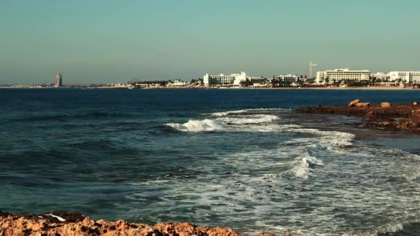 Sea Waves Cliff Edge Aiya Napa Cyprus — Stok video