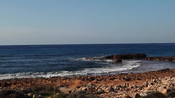 Sea Waves Cliff Edge Aiya Napa Cyprus — Stok video