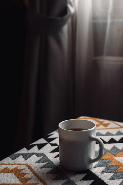 Uma Xícara Chá Uma Mesa Dentro Casa Madeira Interior Acolhedor — Fotografia de Stock