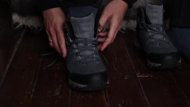 Person Laces Hiking Winter Boots Indoors Close Man Put Trackers — 비디오