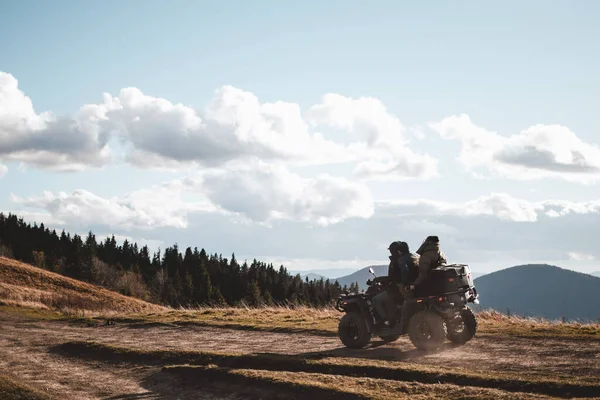 People Atv Driving Offroad Mountains Sunny Day — Stock Photo, Image
