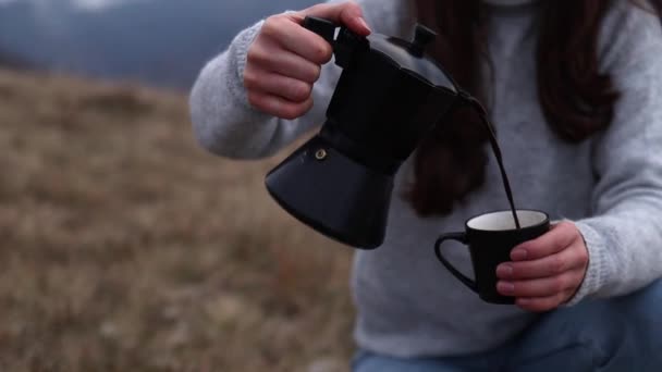 Close Woman Pouring Out Coffee Moka Pot Cup Outdoors Autumn — Wideo stockowe