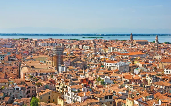 Panoráma města Benátky - pohled z campanile di san marco. Itálie — Stock fotografie