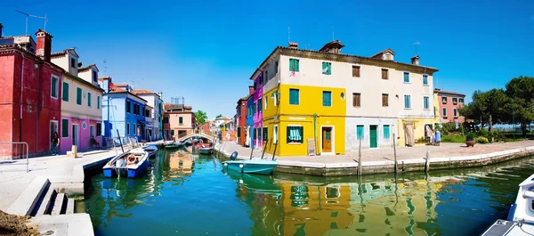 Venedig, burano ön kanalen — Stockfoto