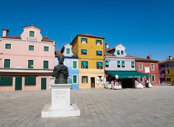 A estátua de Baldassare Galuppi, Burano, Itália — Fotografia de Stock