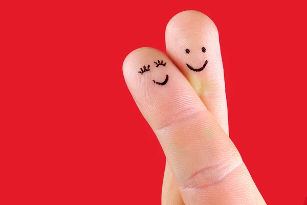 Konzept eines glücklichen Paares - ein Mann und eine Frau umarmen sich, an den Fingern bemalt — Stockfoto