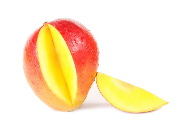 Mango met een schijfje geïsoleerd — Stockfoto