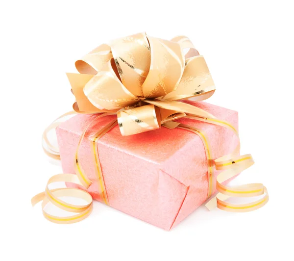 Confezione regalo con fiocco in oro isolato su bianco — Foto Stock