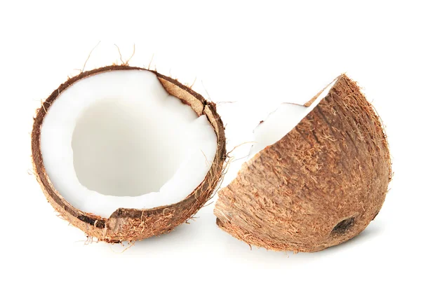 Deux moitiés de noix de coco avec lait isolé sur blanc — Photo