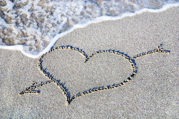 Hart overzicht op strand zand tegen Golf — Stockfoto