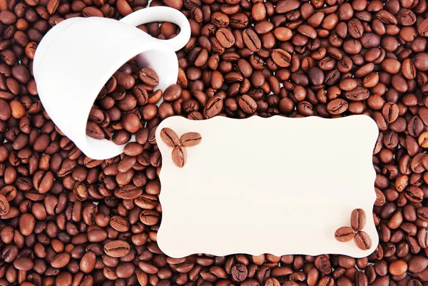 Kawa, białe filiżanka i arkusz papieru na notatki — Zdjęcie stockowe