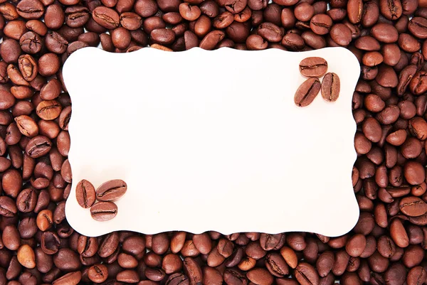 Kaffebönor och bladet papper för anteckningar — Stockfoto