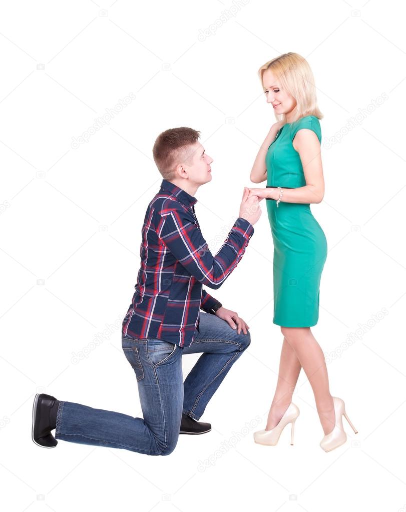 man kneel before woman and propose marriage