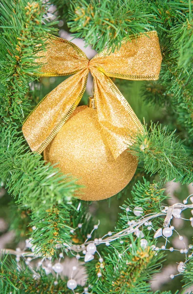 Noel ağacı dalı süslemeleri arka plan — Stok fotoğraf
