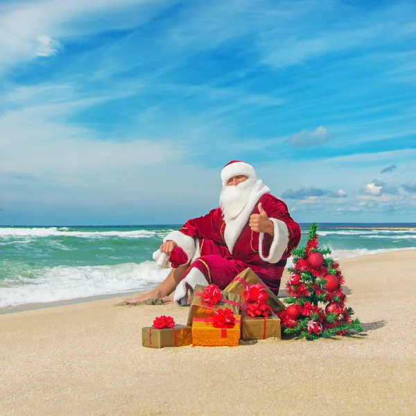 Santa claus na mořské pláži — Stock fotografie