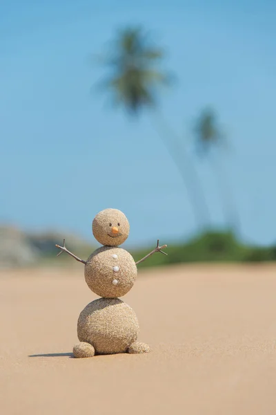 Homme de sable à la plage de l'océan — Photo
