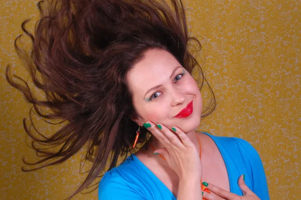彩色肖像与飞舞的头发的女人 — 图库照片