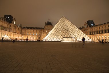 Louvre.
