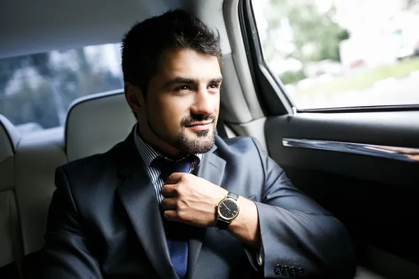Arabadaki iş adamı