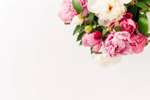 美丽的春花 粉色和白色柔嫩的花朵 — 图库照片