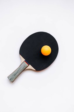 Pin-pong kauçukve bir top