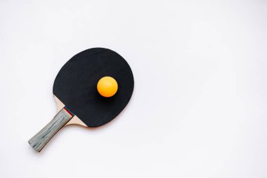 Pin-pong kauçukve bir top