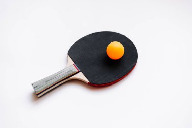 Pin-pong kauçukve bir top
