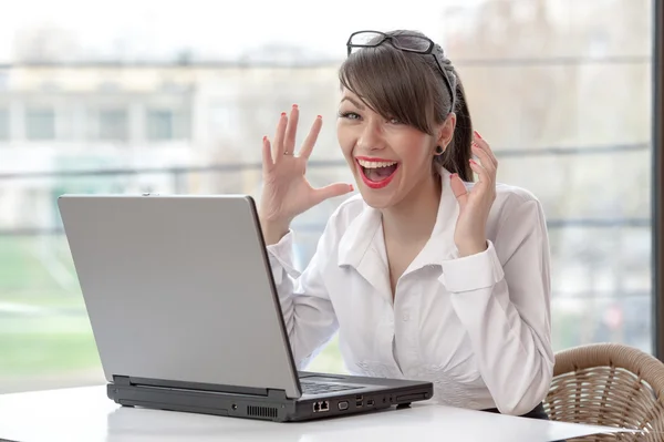 Bussineswoman with laptop — Stock Photo, Image