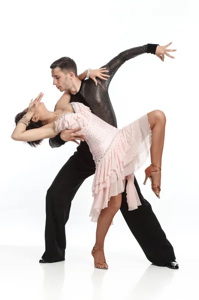 Az aktív bálterem tánc gyönyörű pár Jogdíjmentes Stock Fotók