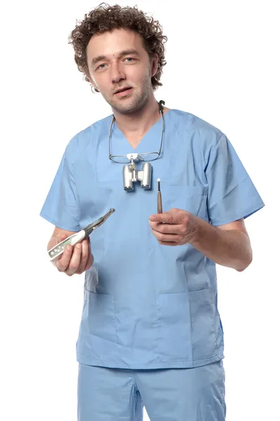 Inyección aislada de médico varón sobre fondo blanco —  Fotos de Stock