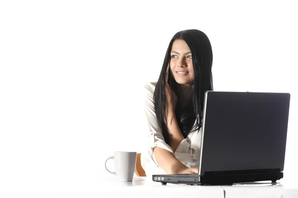 Retrato de mujer de negocios feliz con un ordenador portátil —  Fotos de Stock