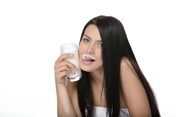 Vrouw drankje yoghurt — Stockfoto