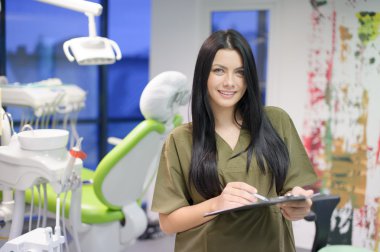 karizmatik Yardımcısı hasta ağırlıyor