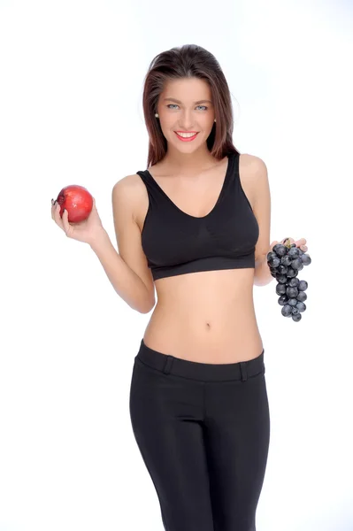 Niedliche junge Frau hält roten Apfel, während sie an Pfingsten isoliert ist — Stockfoto